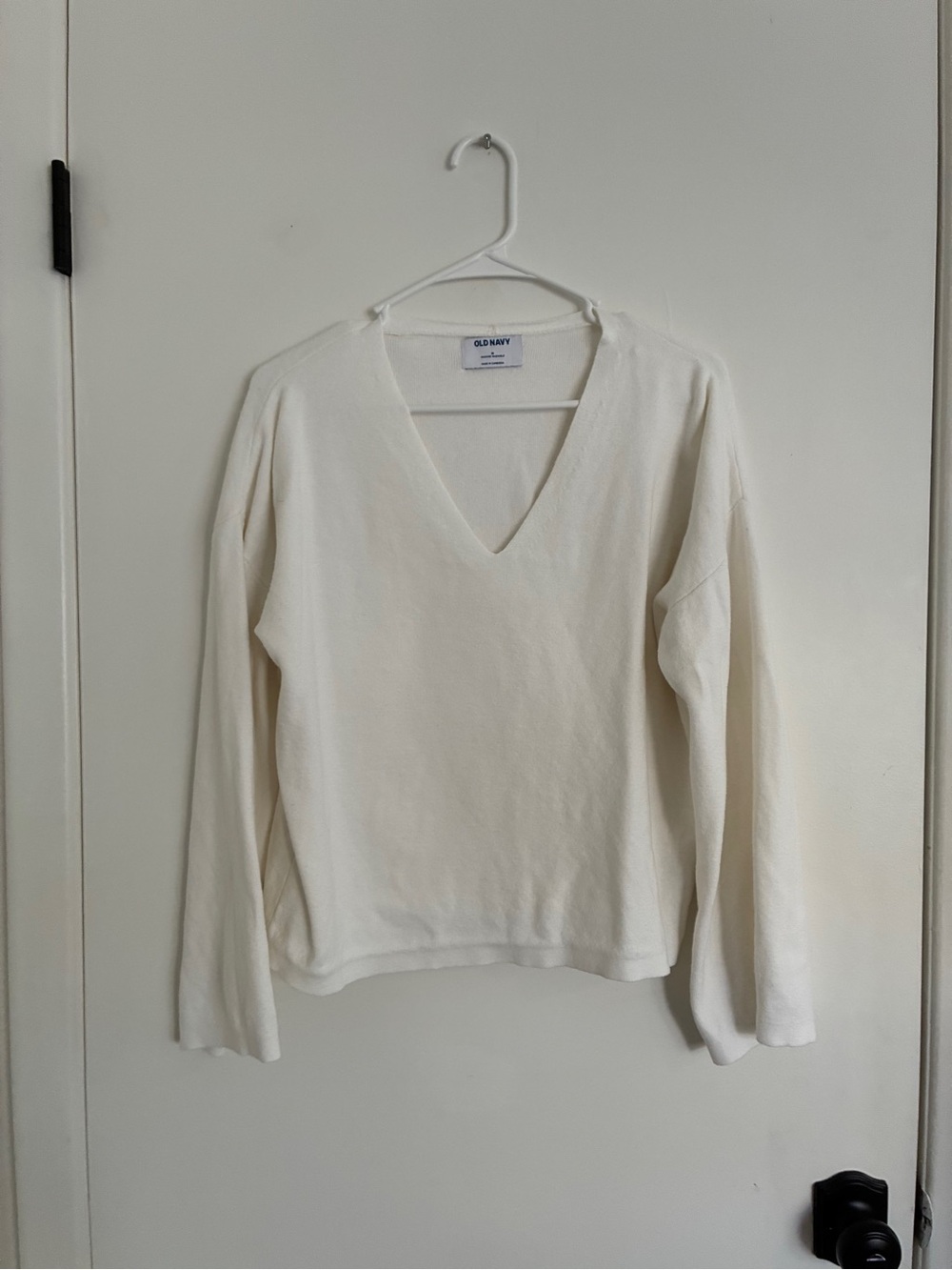 Old Navy White V-Neck Knit Sweater with loose bell wrists